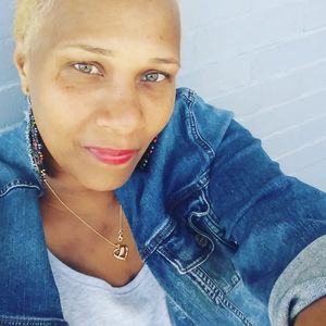 Meet your Posher, Nikia